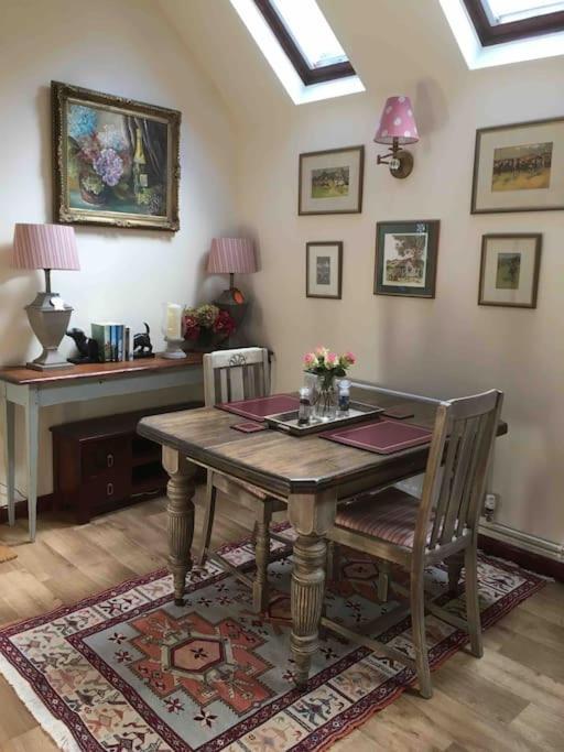 The Grooms Loft Self Contained Apartment Milton Abbas Exterior foto