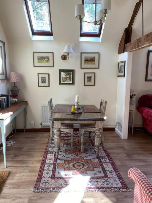 The Grooms Loft Self Contained Apartment Milton Abbas Exterior foto