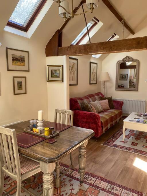 The Grooms Loft Self Contained Apartment Milton Abbas Exterior foto